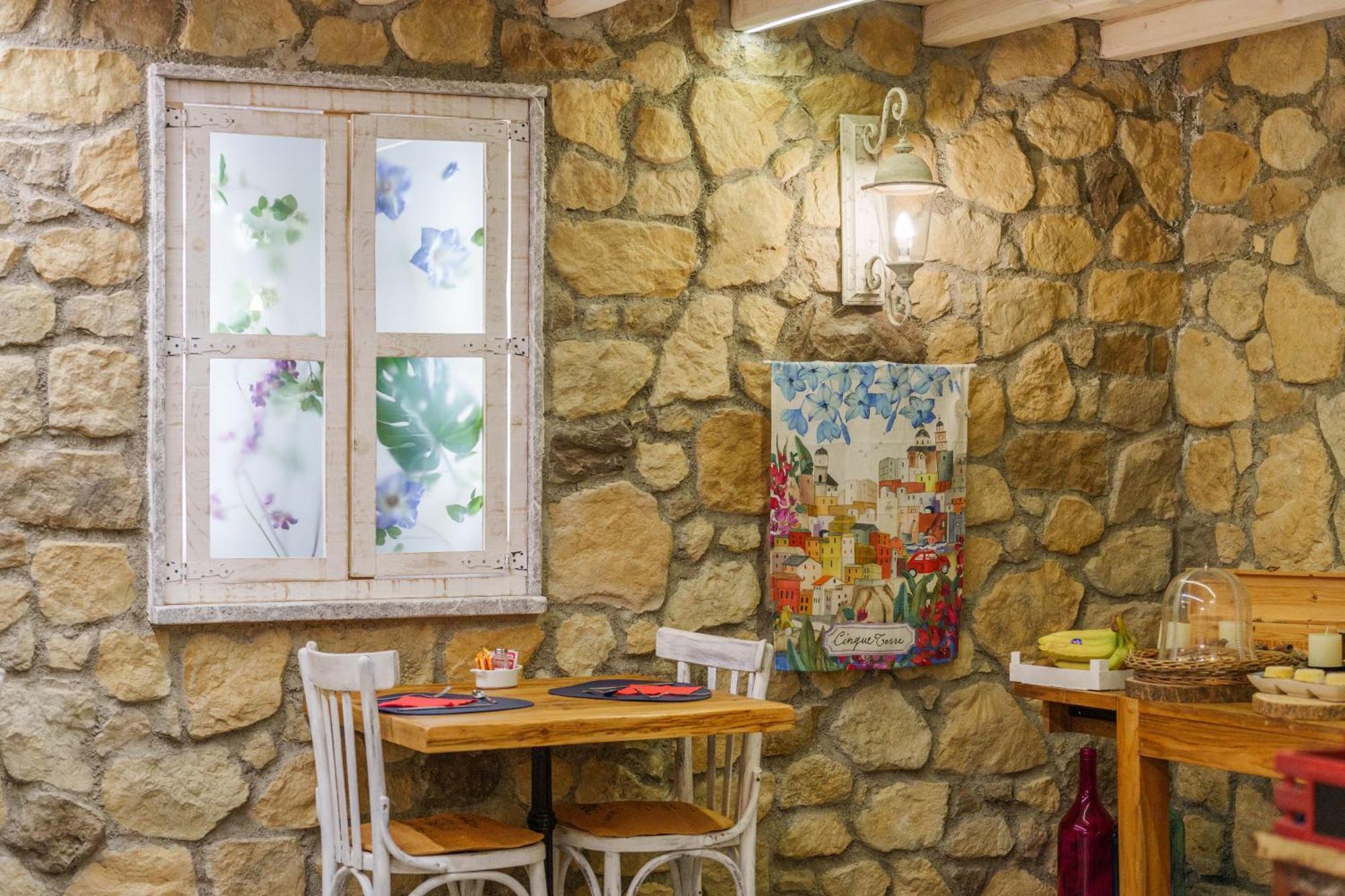La Rocca Maison De Charme 모네글리아 외부 사진